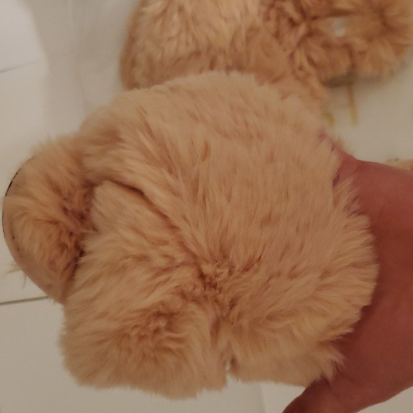 🤩New family pro fur fluffy slippers size small fits 7, 7.5, 8 - Picture 4 of 12